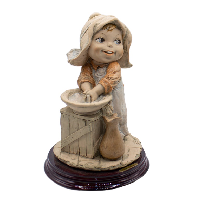 Giuseppe Armani Figurine: 0661-T Getting Clean