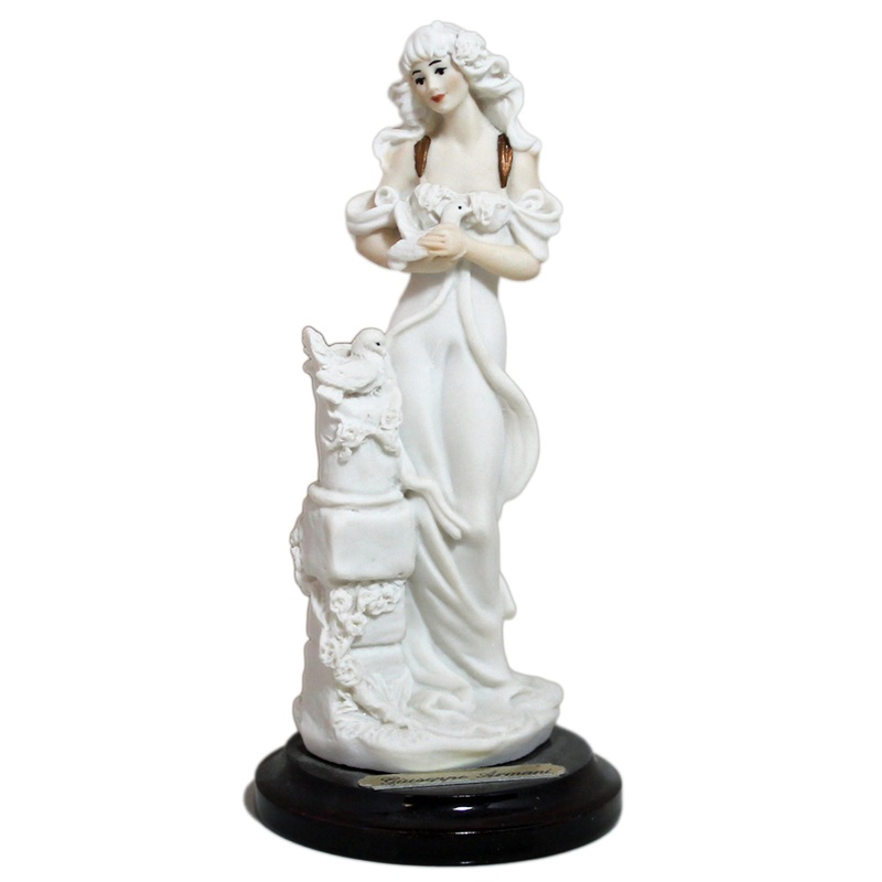 Giuseppe Armani Figurine: 546f Lady with Doves