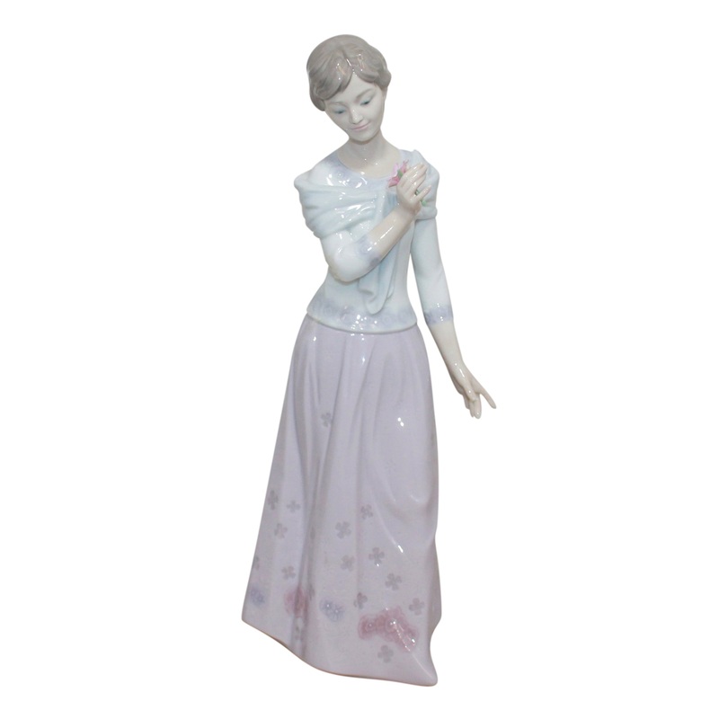 Lladr Figurine: 6981 A GrandMother's Love