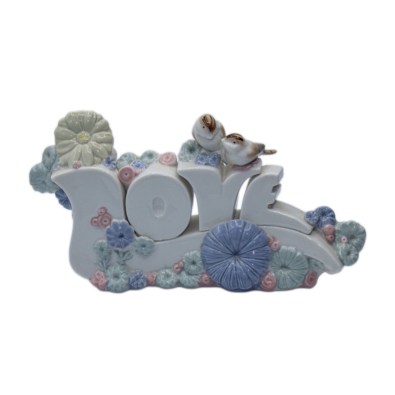 Lladr Figurine: Nao 497G Love