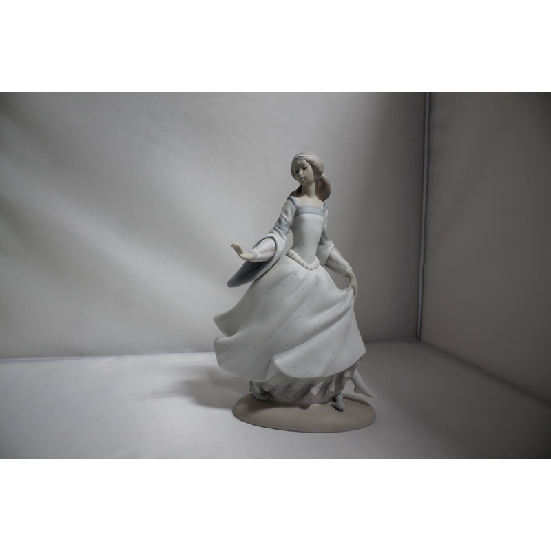 Lladro Figurine 4828 Cinderella's Lost Slipper | Please Read