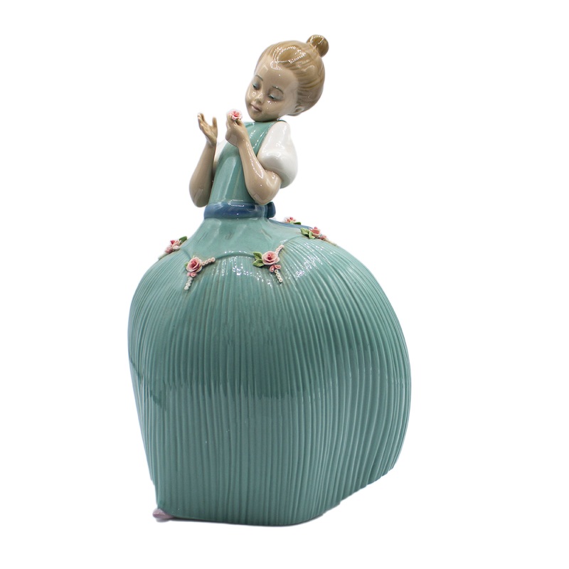 Lladr: 5118 Girl in Green Dress