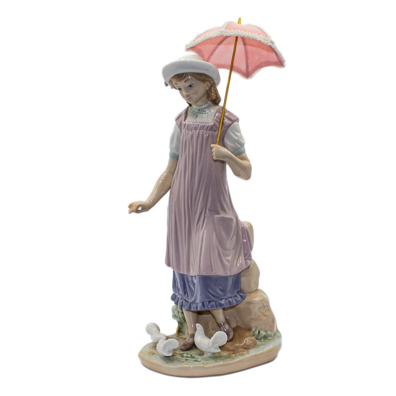 Lladr Figurine: 5156 Susan and the Doves