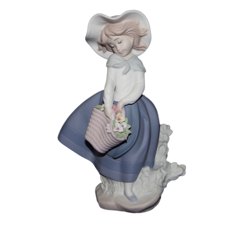 Lladr Figurine: 5222 Pretty Pickings - Matte