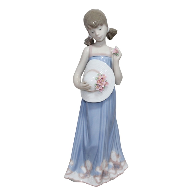 Lladr Figurine: 5648 Courtney