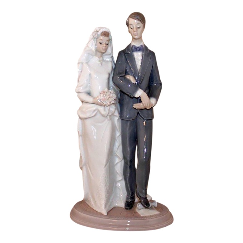 Lladr Figurine: 6028 Mazel Tov!