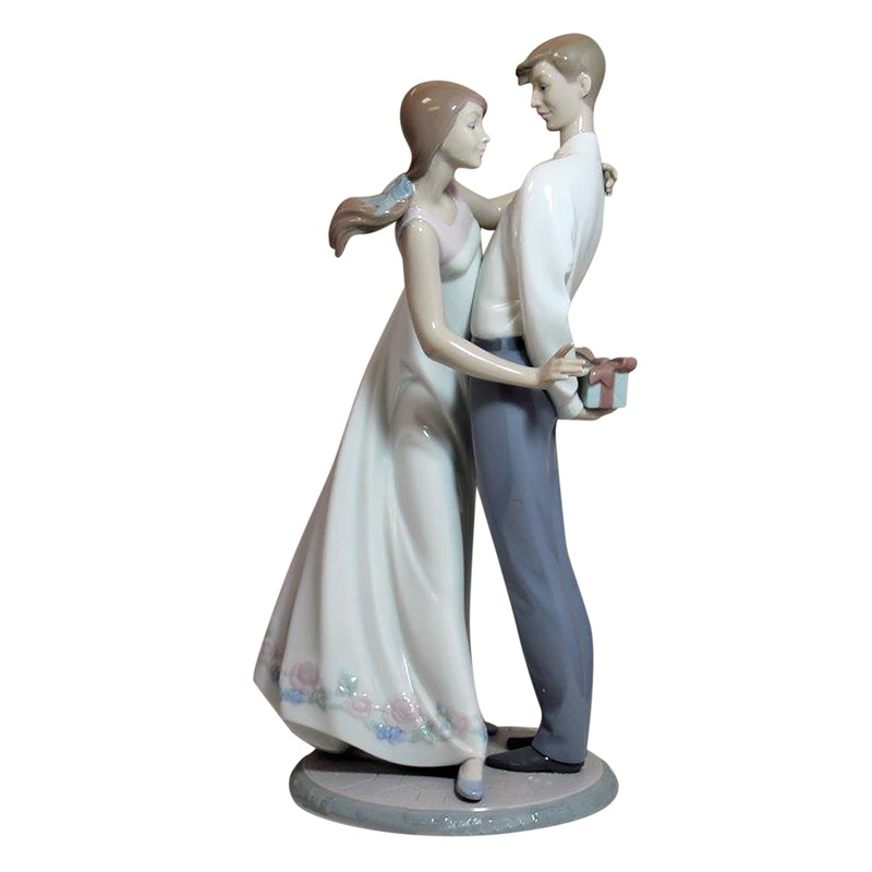 Lladr Figurine: 6746 Love's Little Surprises