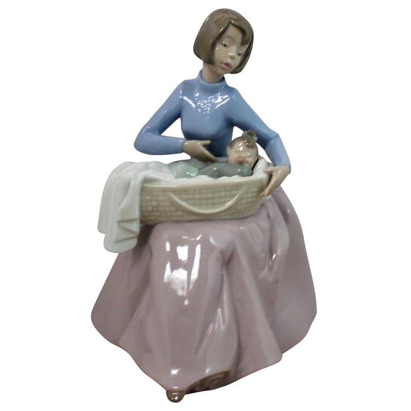 Lladr Figurine: Nao 1214 Bundle of Love