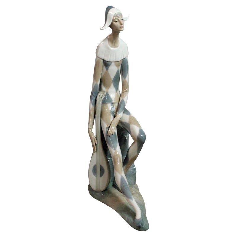 Lladr Figurine: Nao 28 Harlequin