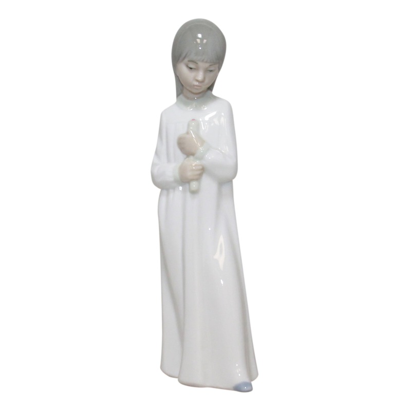 Lladr Figurine: Nao 562 Girl with Candle
