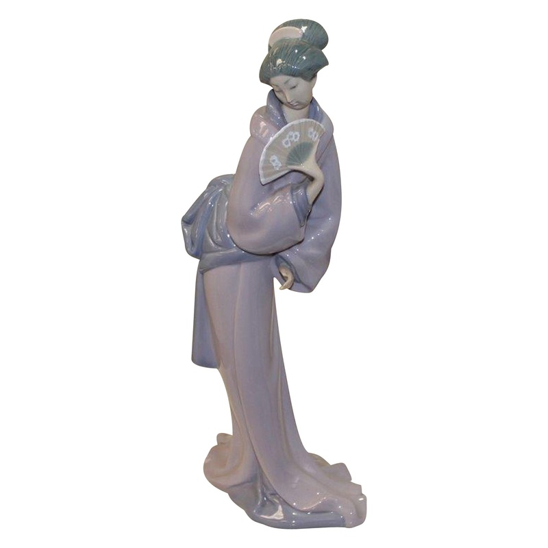 Lladr Figurine: Nao 735 Japanese Girl