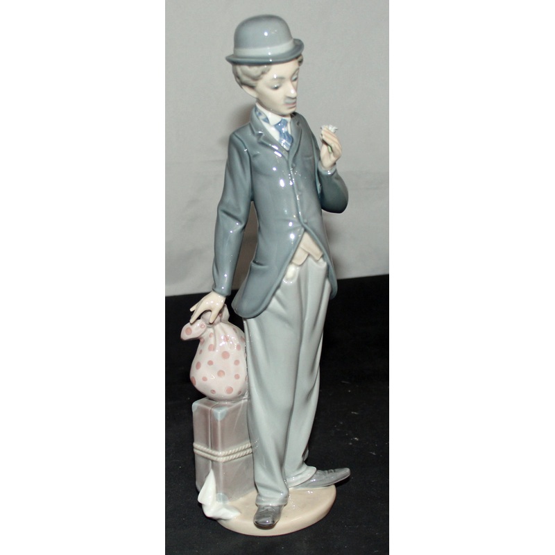 Lladro Figurine: 5233 Charlie The Tramp - As Is