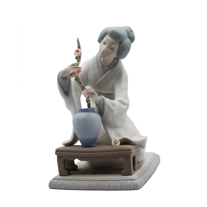 Lladr Figurine: 4840 Oriental Girl
