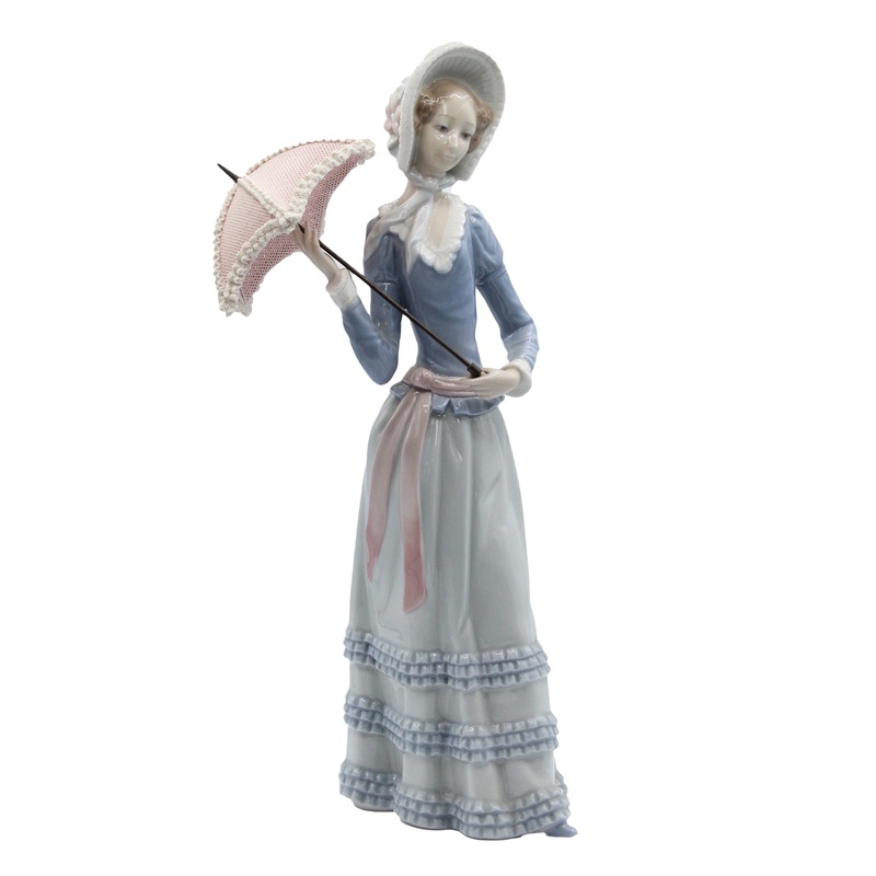 Lladr Figurine: 4879 Aranjuez Little Lady