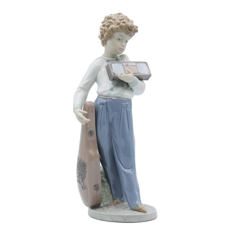 Lladr Figurine: 5810 Musically Inclined