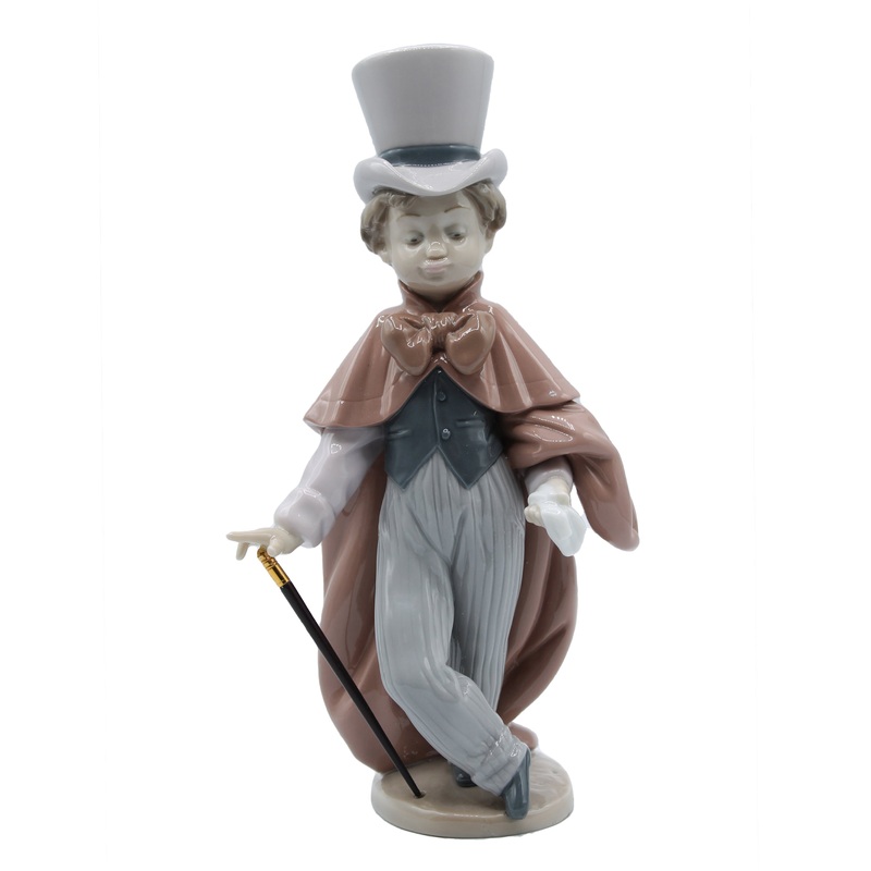 Lladr Figurine: 6123 Out For A Stroll