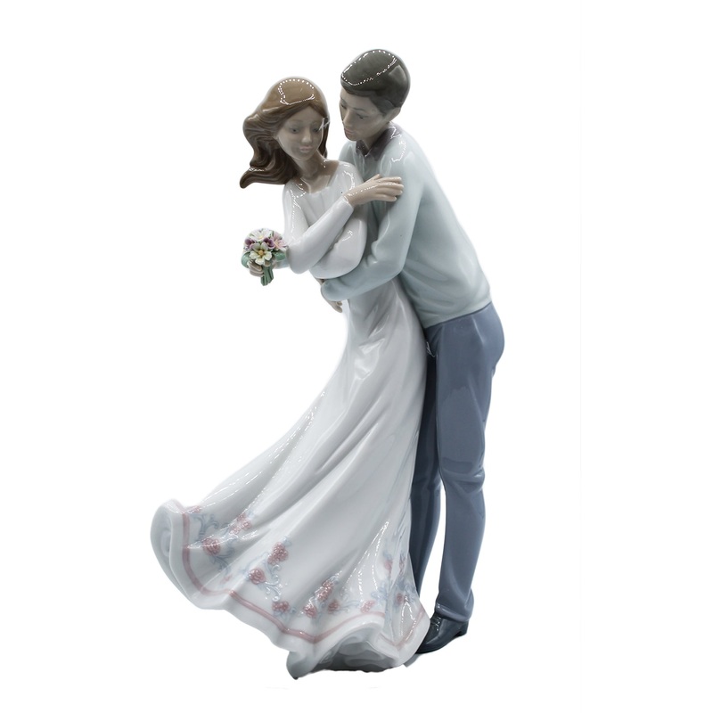 Lladr Figurine: 6704 Love's Embrace