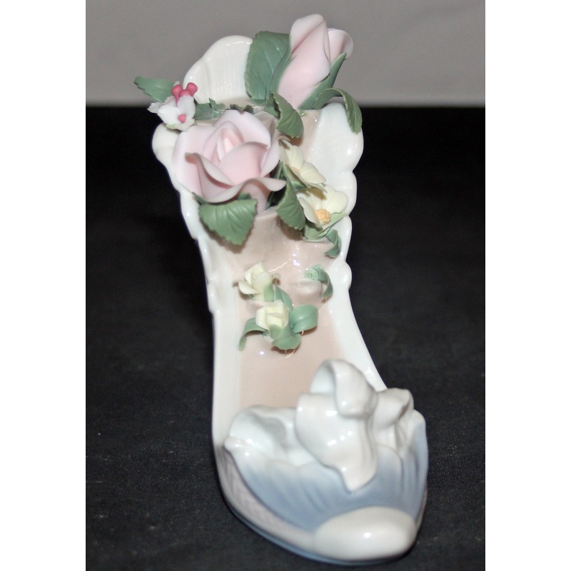 Lladr Figurine: 6776 Stepping Into Spring - As Is Piece