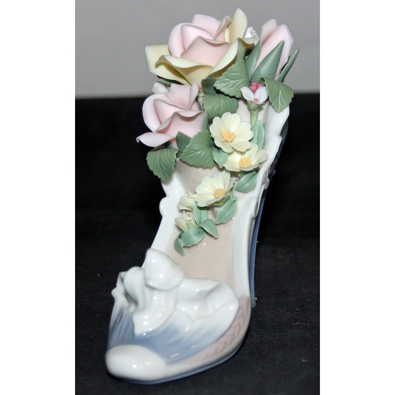 Lladr Figurine: 6776 Stepping Into Spring - Repaired