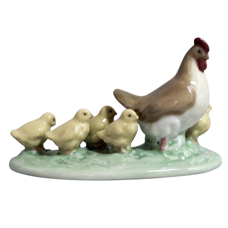 Lladr Figurine: Nao 1047 Hen with Chicks