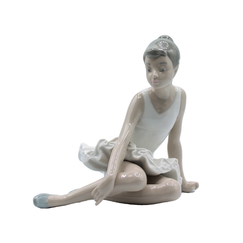 Lladr Figurine: Nao 147 Seated Ballet