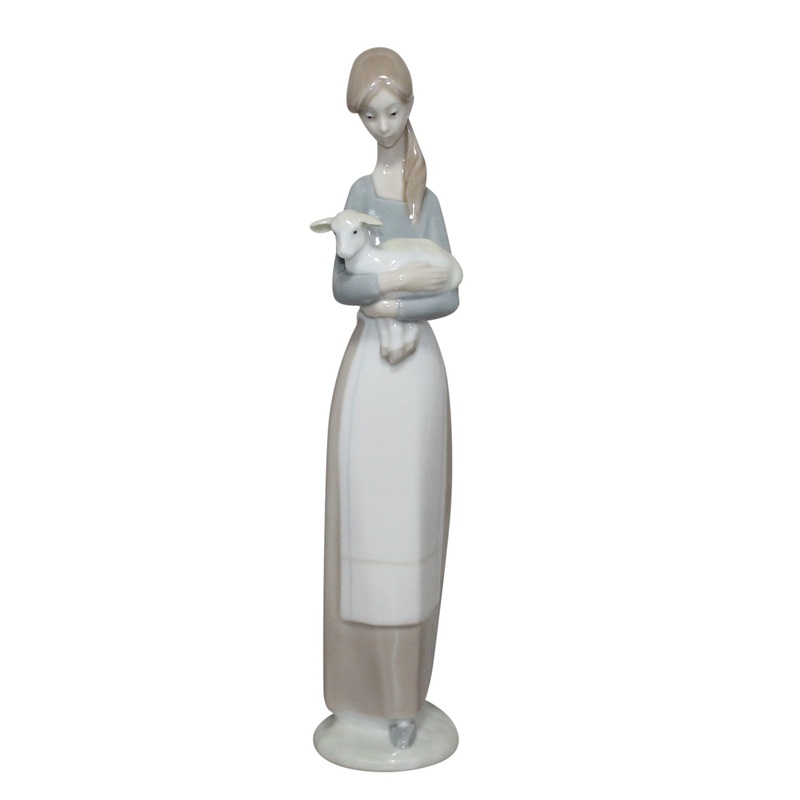 Lladr Figurine: 4504 Girl with Lamb