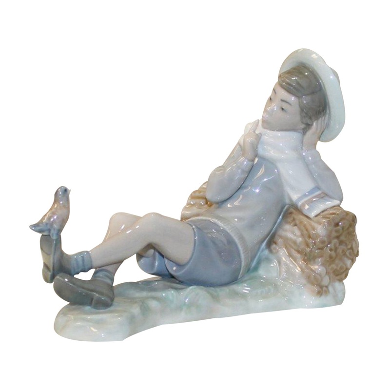 Lladr Figurine: 4730 Shepherd with Bird