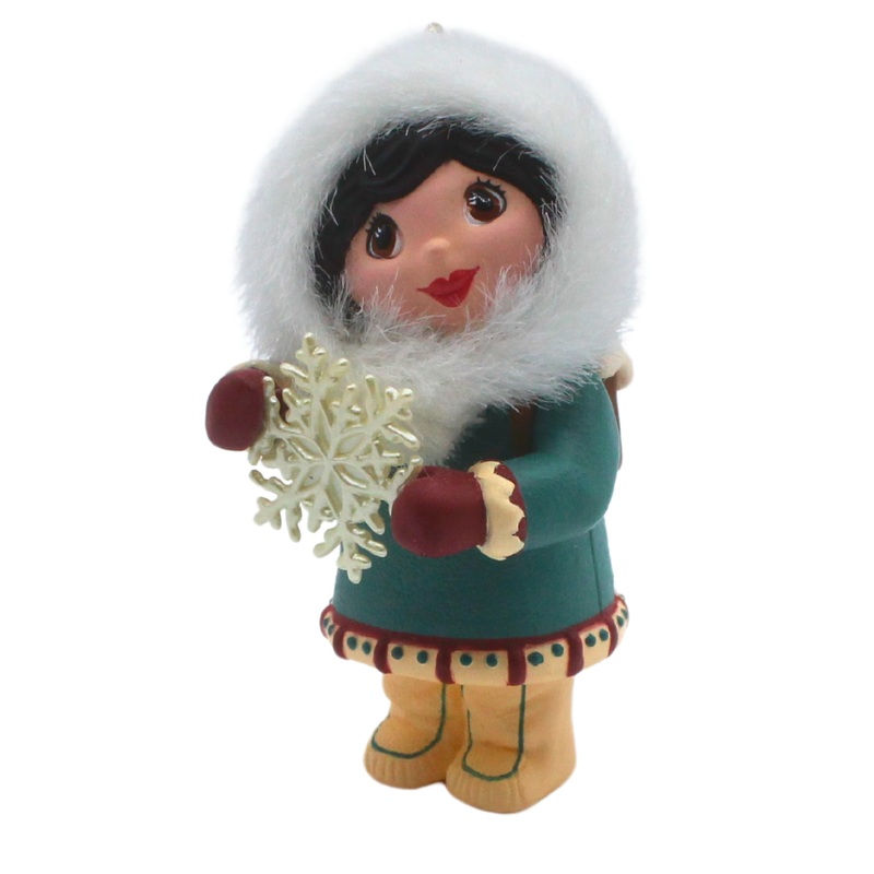 Hallmark Ornament: 2000 Bringing Her Gift | QX8334