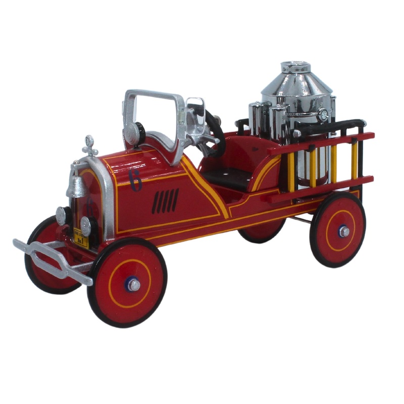 Hallmark Ornament: 2000 Toledo Fire Engine #6-1924 | QX6691