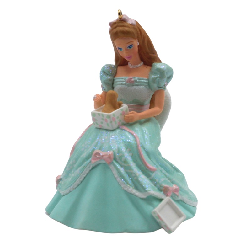 Hallmark Ornament: 2002 Birthday Wishes Barbie Ornament | QEO8513