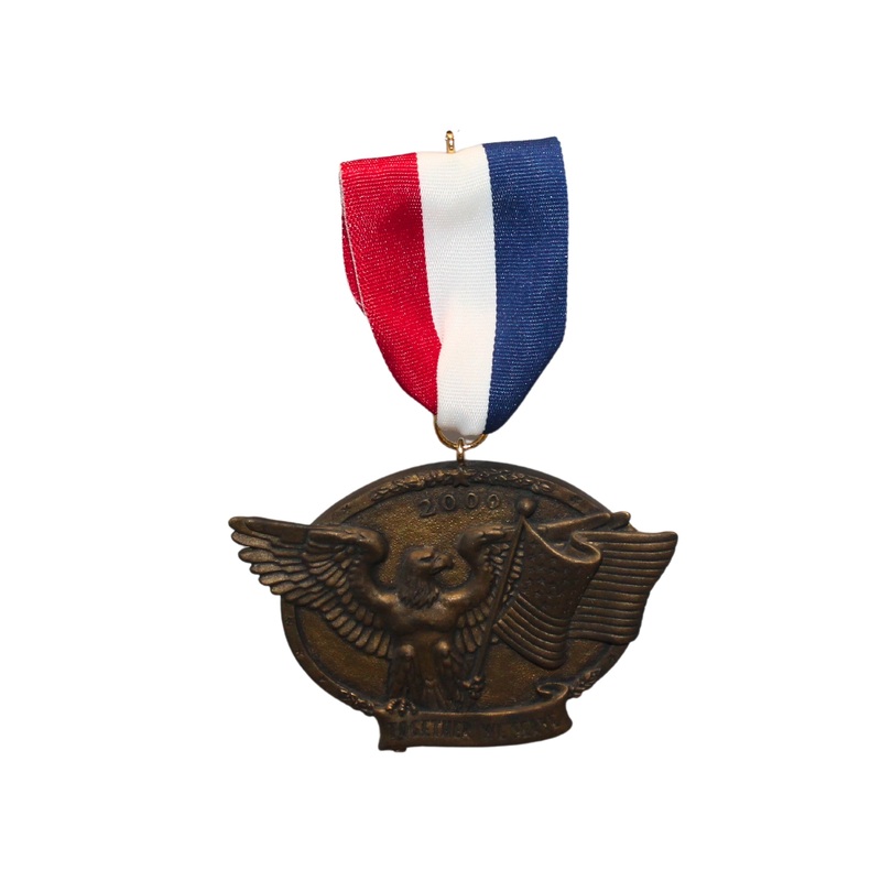 Hallmark Ornament: 2000 Together We Serve | QX8021