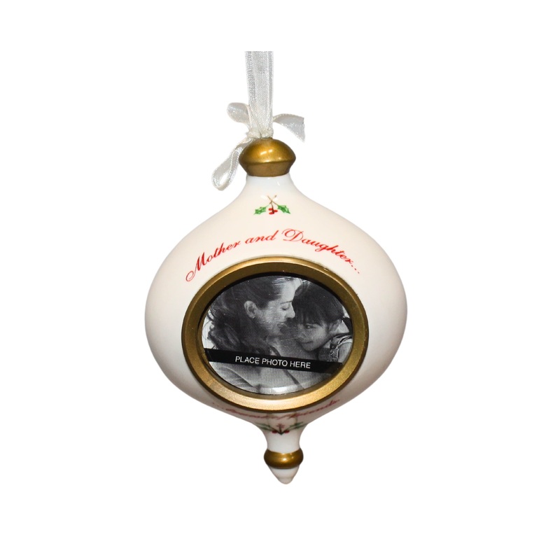 Hallmark Ornament: 2005 Mother and Daughter | QXG4745