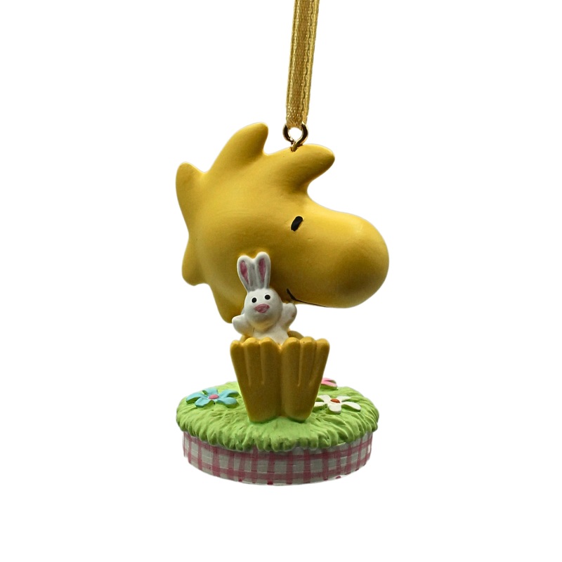 Hallmark Ornament: 2004 A Little Bunny Hug | QE08381 | Peanuts