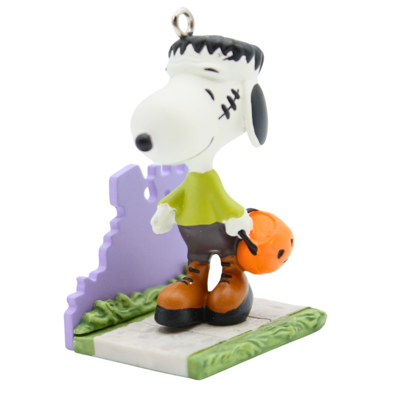 Hallmark Ornament: 2011 A Monstrous Disguise | QFO5217