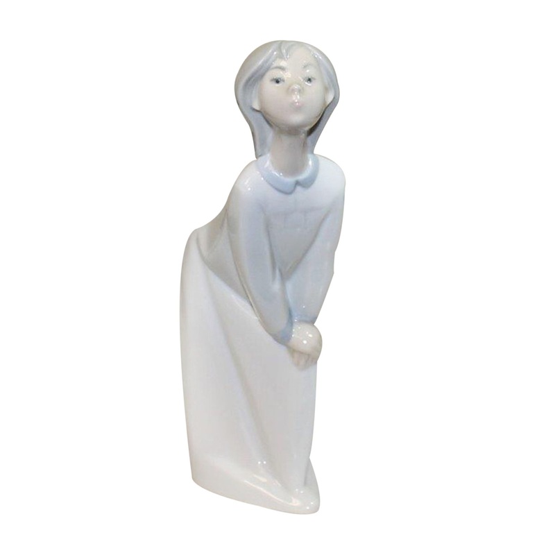 Lladr Figurine: 4873 Girl Kissing