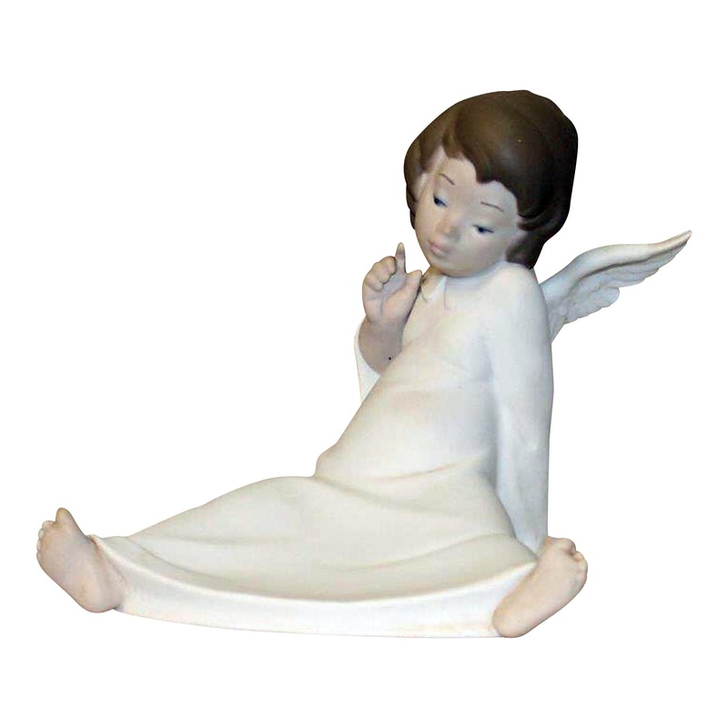 Lladr Figurine: 4962 Cherub Wondering