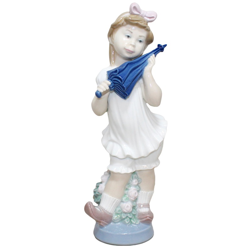 Lladr Figurine: 4987 Sweet Girl