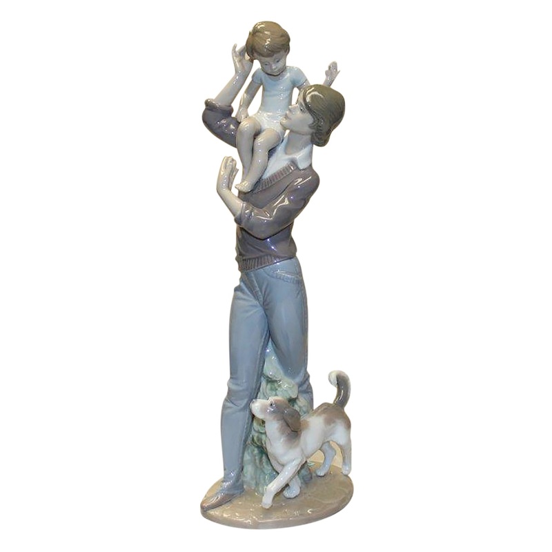 Lladr Figurine: 5751 Walk with Father