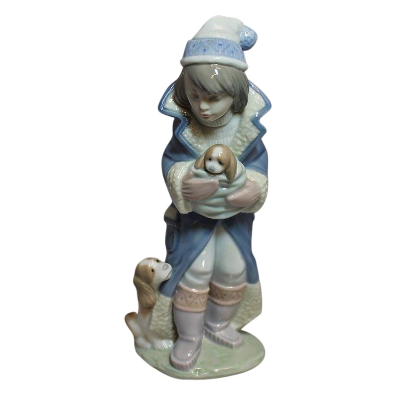 Lladr Figurine: 6019 Friday's Child