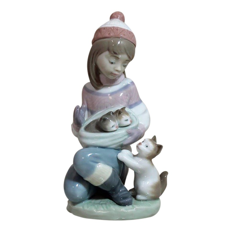 Lladr Figurine: 6020 Friday's Child