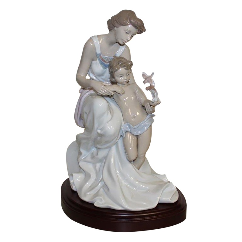 Lladr Figurine: 7649 Where Love Begins