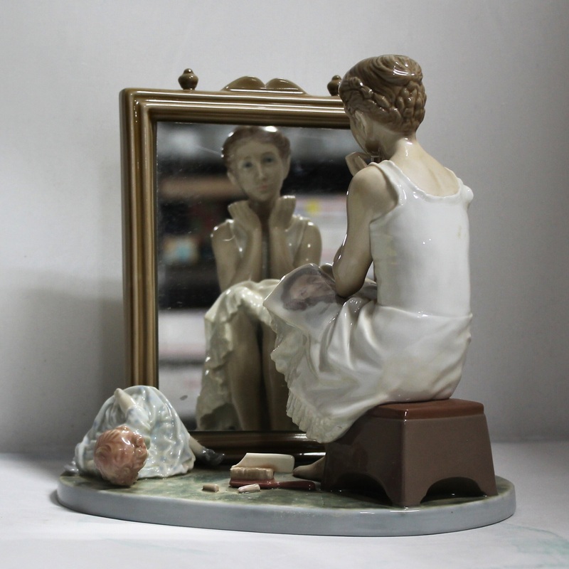 Lladro Figurine: 932 Daydreamer | Please Read