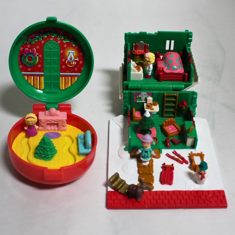 Lot of 2 Polly Pocket: Holiday Ski Lodge Mini Doll House & Compact Wreath Toy
