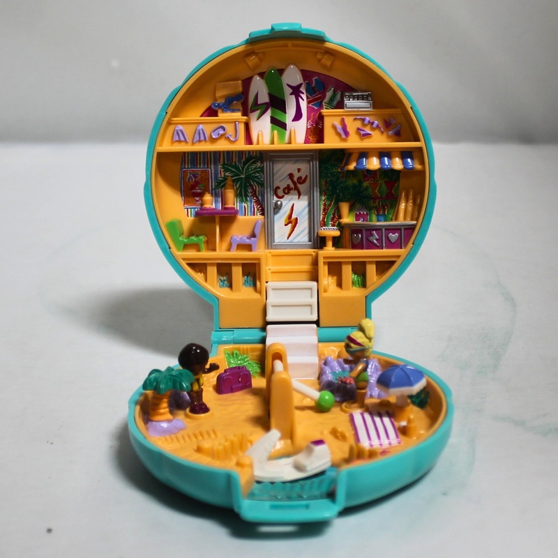 Polly Pocket: Beach Party Compact Playset