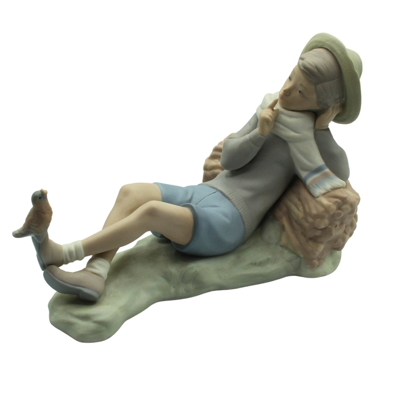 Lladr Figurine: 4730m Sheperd with Bird