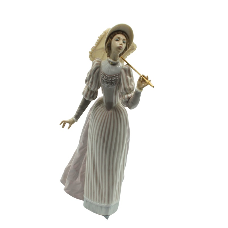 Lladr Figurine: 5324 English Lady