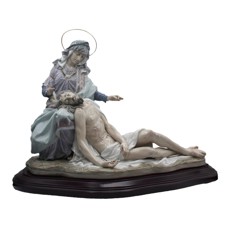 Lladr Figurine: 5849 Sorrowful Mother