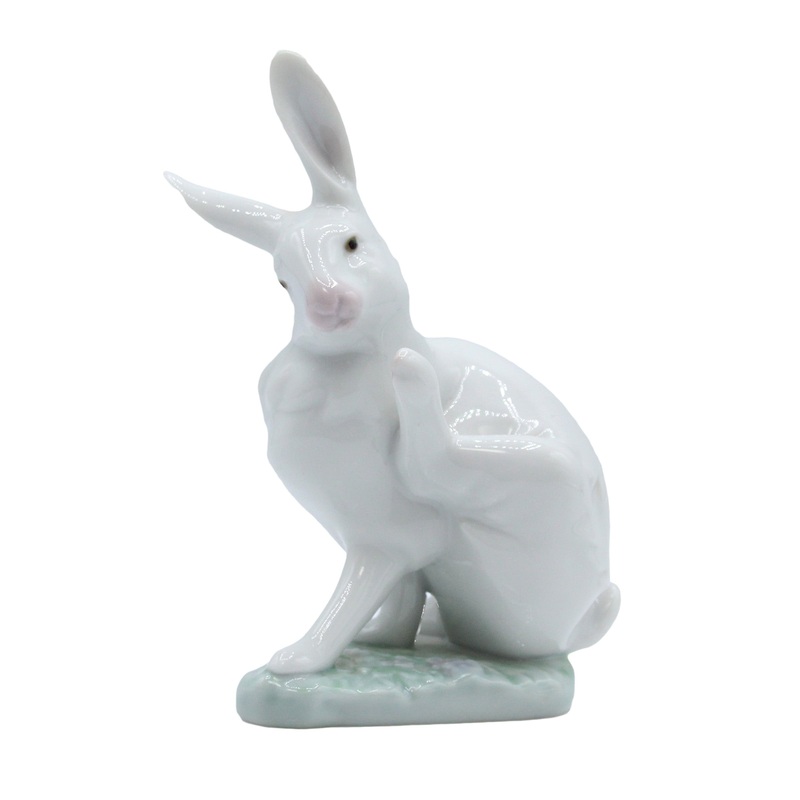 Lladr Figurine: 5887 Washing Up