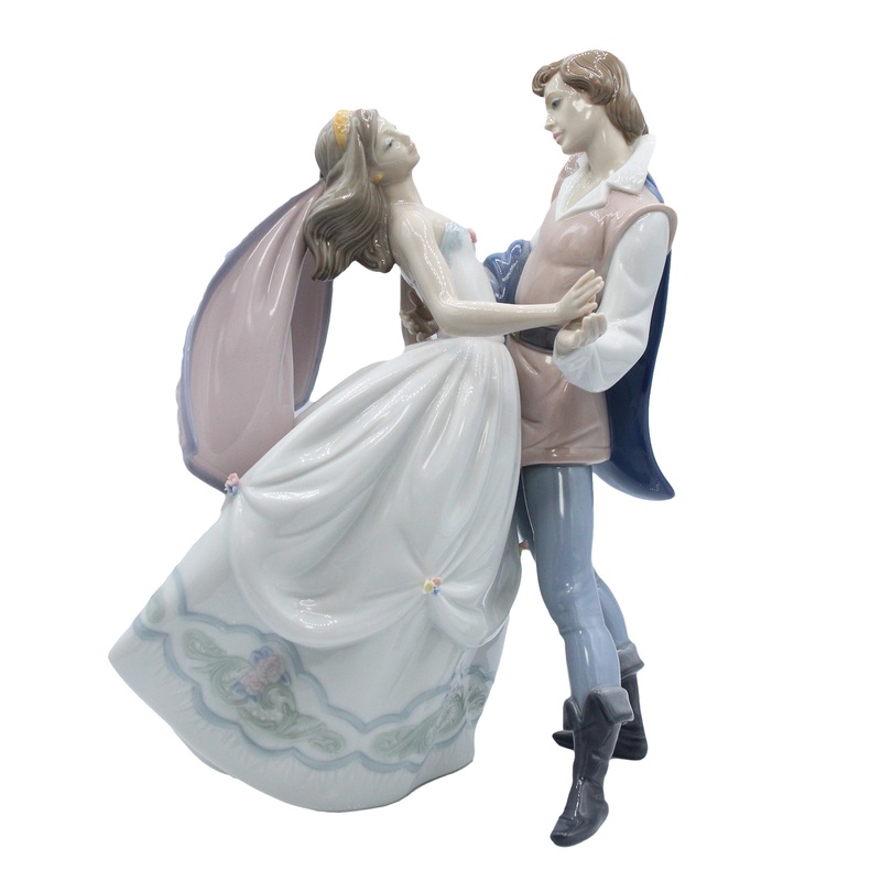 Lladr Figurine: 6364 A Dream Come True