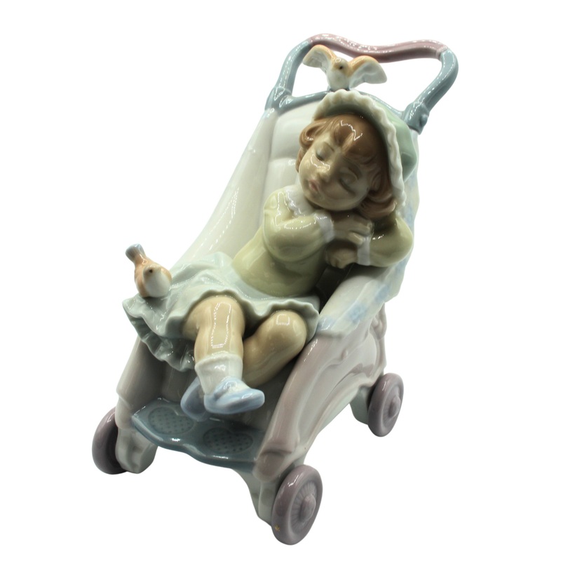 Lladr Figurine: 6905 Bundle of Dreams